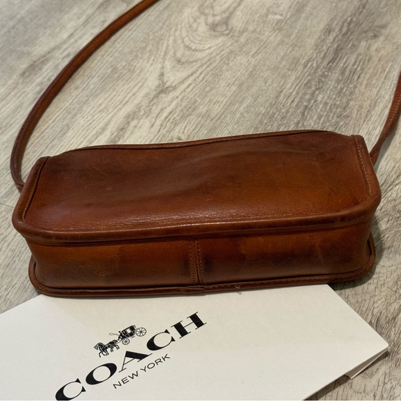 VINTAGE COACH British Tan Leather Zippered Crossbody Bag - EUC RARE - Picture 9 of 16